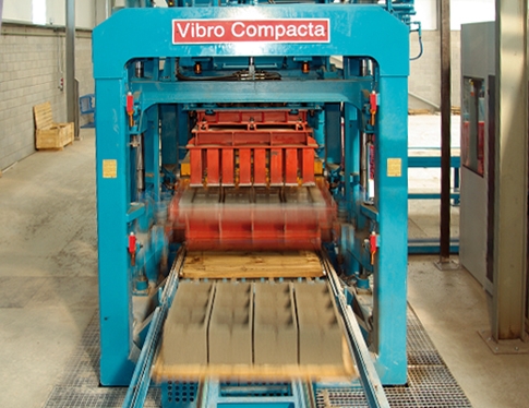 Concrete blocks machine Compacta